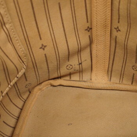 Louis Vuitton Monogram Neverfull MM Tote Bag - Picture 11 of 16